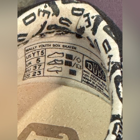 Yth Sz 5 Hey Dude Wally Sox Stitch Wide Shoes Black White Boat Beach Shoes EUC - Picture 7 of 7